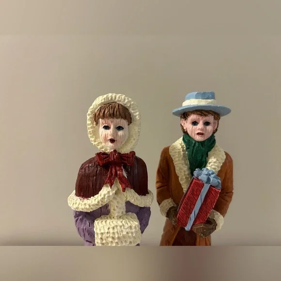 Vintage Caroler Figurines Set Christmas holiday festive - Picture 2 of 10